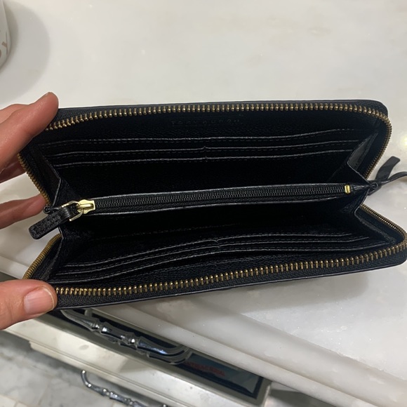 Black Tory Burch wallet excellent condition - Picture 2 of 7